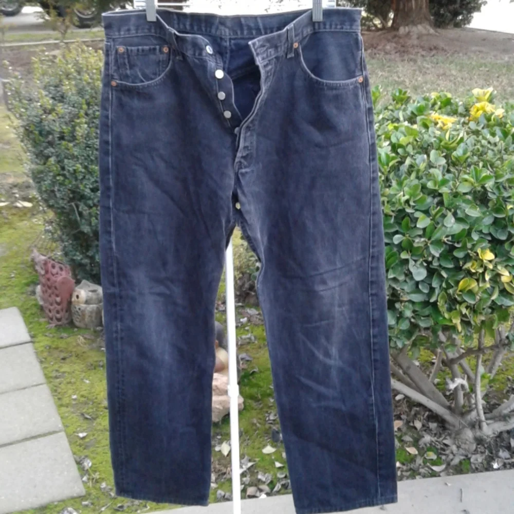 Men's black Levi's 501 button fly size 38 32 good condition no rips